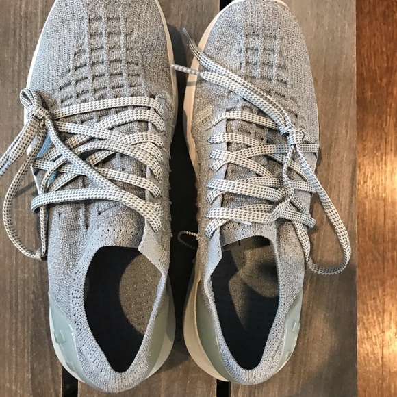 Under Armor Speedform Slongshot 2 running shoes. Sz 7.5 - Picture 4 of 6